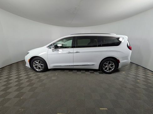 Used 2019 Chrysler Pacifica Limited image 19