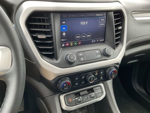 Used 2023 GMC Acadia SLT w/ Preferred Package image 14