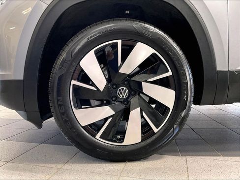 Used 2026 Volkswagen Atlas Cross Sport SE AWD/4WD image 7