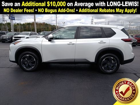 Used 2024 Nissan Rogue SV image 2