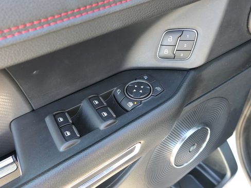 Used 2021 Ford Expedition Limited image 19