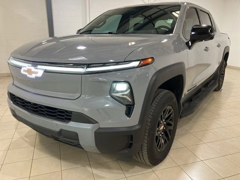 Used 2025 Chevrolet Silverado EV LT image 2