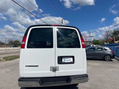 Used 2021 Chevrolet Express 2500 w/ Driver Convenience Package RWD image 3