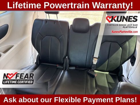 Used 2023 Chrysler Pacifica Touring-L FWD image 25