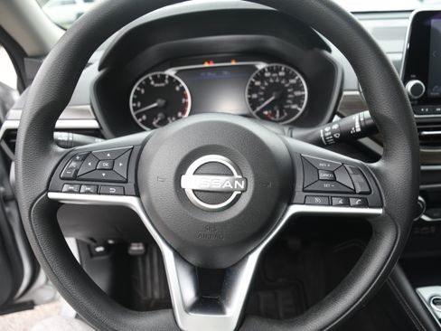 Used 2023 Nissan Altima 2.5 SV image 12