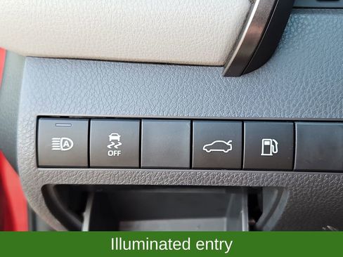 Used 2018 Toyota Camry SE w/ Moonroof Package image 15