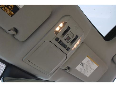 Used 2020 Toyota Highlander Limited image 32