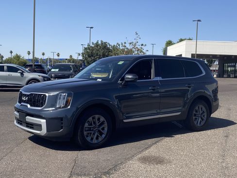 Certified 2024 Kia Telluride LX FWD image 2