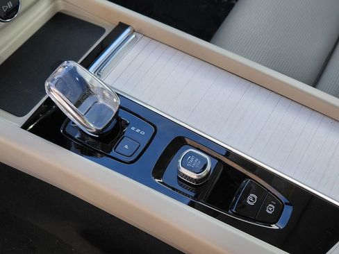 New 2026 Volvo XC60 B5 Ultra w/ Climate Package image 17