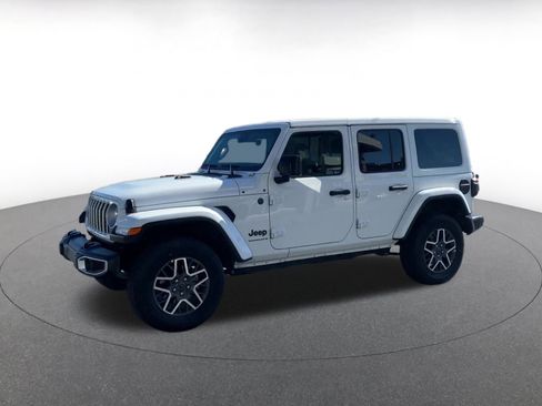 Used 2025 Jeep Wrangler Sahara image 8