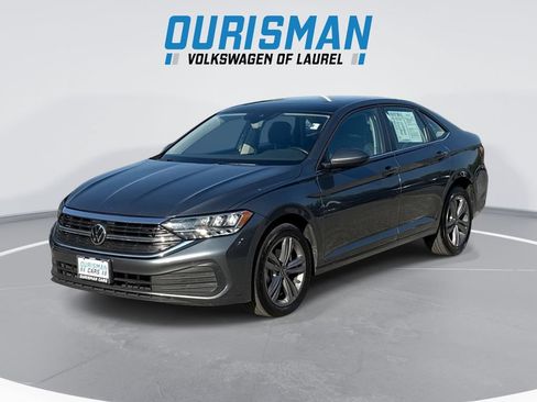 Used 2024 Volkswagen Jetta SE FWD image 1