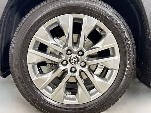 Used 2023 Toyota RAV4 Limited image 31