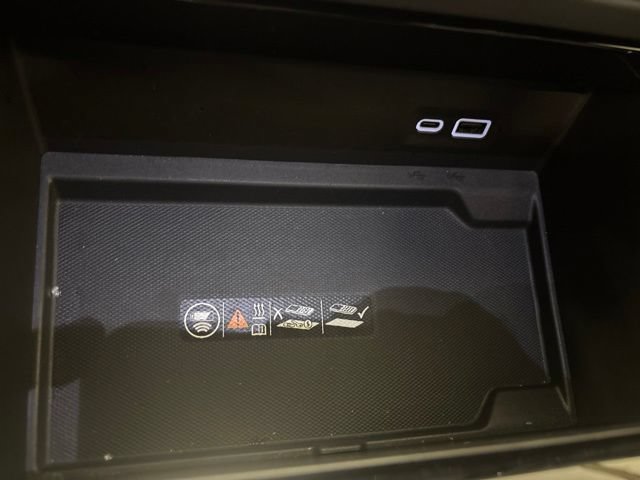 Used 2025 GMC Yukon AT4 AWD/4WD image 30