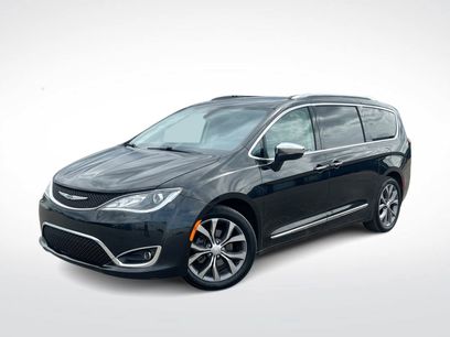 Used 2019 Chrysler Pacifica Limited w/ Tire & Wheel Group