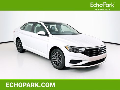 Used 2020 Volkswagen Jetta SE image 1
