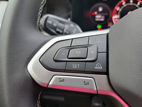 New 2026 Volkswagen Tiguan SE FWD image 14