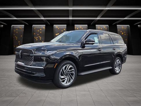 New 2027 Lincoln Navigator Premiere RWD image 4