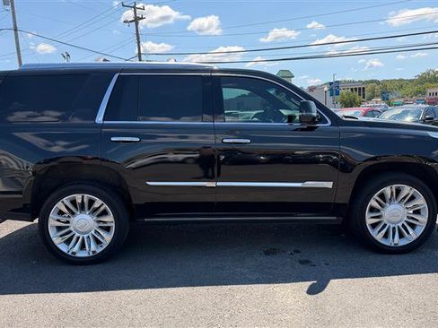 Used 2017 Cadillac Escalade Platinum AWD/4WD image 7