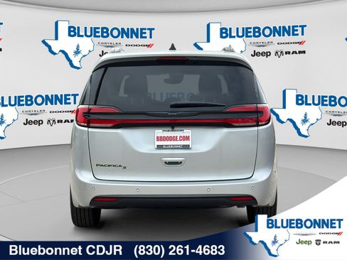 New 2026 Chrysler Pacifica Select w/ S Appearance Package FWD image 6