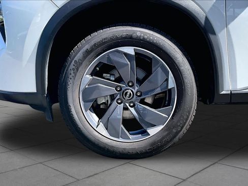 Used 2025 Nissan Rogue SV FWD image 11