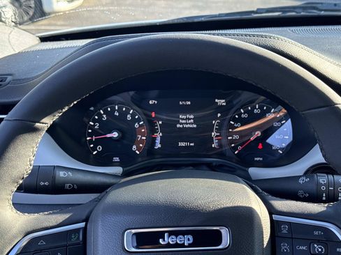 Used 2025 Jeep Compass Limited AWD/4WD image 11