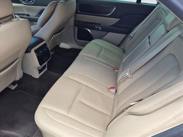 Used 2017 Lincoln Continental Select w/ Climate Package FWD image 17