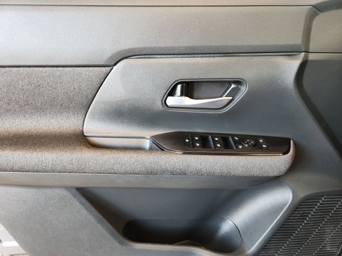 Used 2025 Nissan Kicks SV image 24