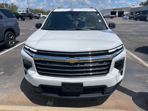 Used 2024 Chevrolet Traverse LT AWD/4WD image 2