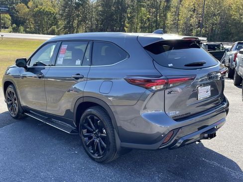 New 2025 Toyota Highlander Limited image 3