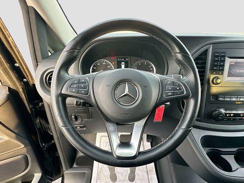 Used 2018 Mercedes-Benz Metris Passenger image 11