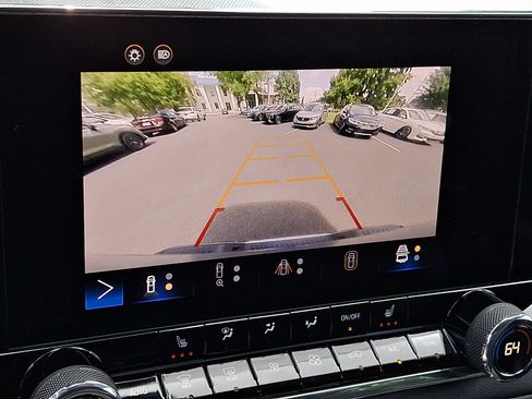 Used 2023 Chevrolet Colorado LT w/ LT Convenience Package II AWD/4WD image 18