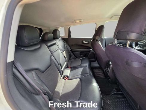 Used 2018 Jeep Compass Latitude w/ Popular Equipment Group AWD/4WD image 9