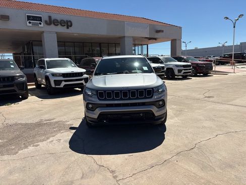 Used 2023 Jeep Compass Latitude w/ Sun and Sound Group AWD/4WD image 2