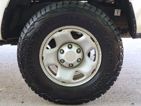 Used 2016 Toyota Tacoma SR AWD/4WD image 37