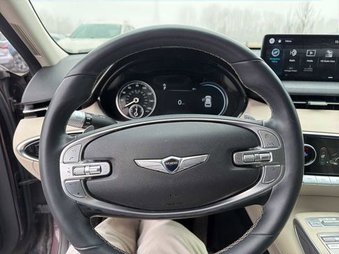 Used 2022 Genesis GV70 2.5T w/ Advanced Package image 10