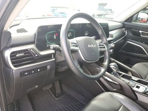 Used 2025 Kia Telluride LX FWD image 18