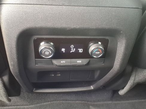 Used 2026 Chevrolet Traverse LT AWD/4WD image 9
