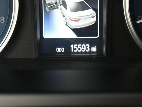 Used 2017 Toyota Camry XLE FWD image 19