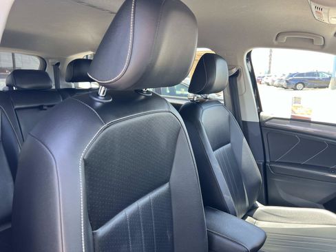 Certified 2022 Volkswagen Tiguan SE FWD image 30