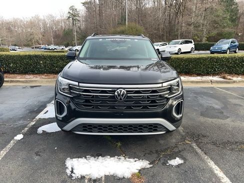 Used 2025 Volkswagen Atlas Peak Edition SE image 6
