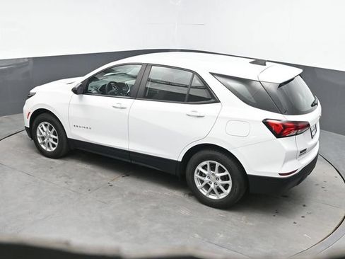 Used 2022 Chevrolet Equinox LS AWD/4WD image 25