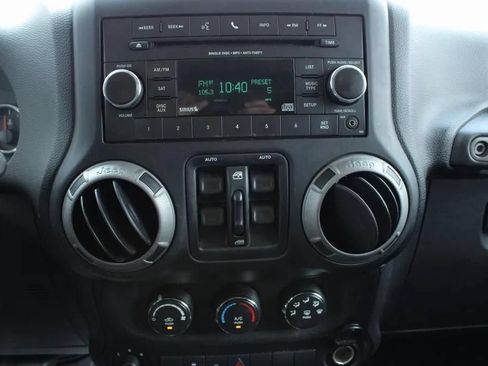 Used 2014 Jeep Wrangler Unlimited Sport w/ Quick Order Package 24S AWD/4WD image 16