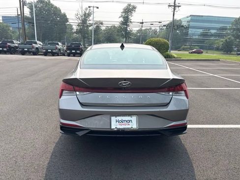 Used 2021 Hyundai Elantra SEL w/ Convenience + Premium Package FWD image 4