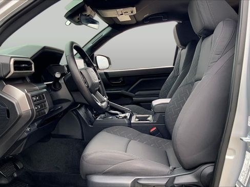 Certified 2025 Toyota Tacoma SR5 AWD/4WD image 8