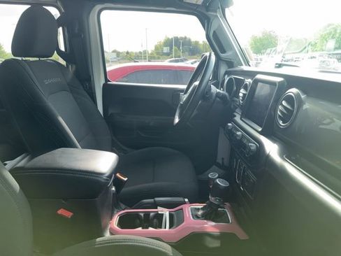Used 2019 Jeep Wrangler Unlimited Sahara AWD/4WD image 6