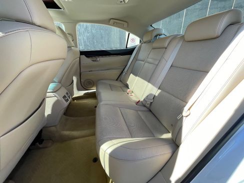 Used 2014 Lexus ES 350 w/ Luxury Package FWD image 30
