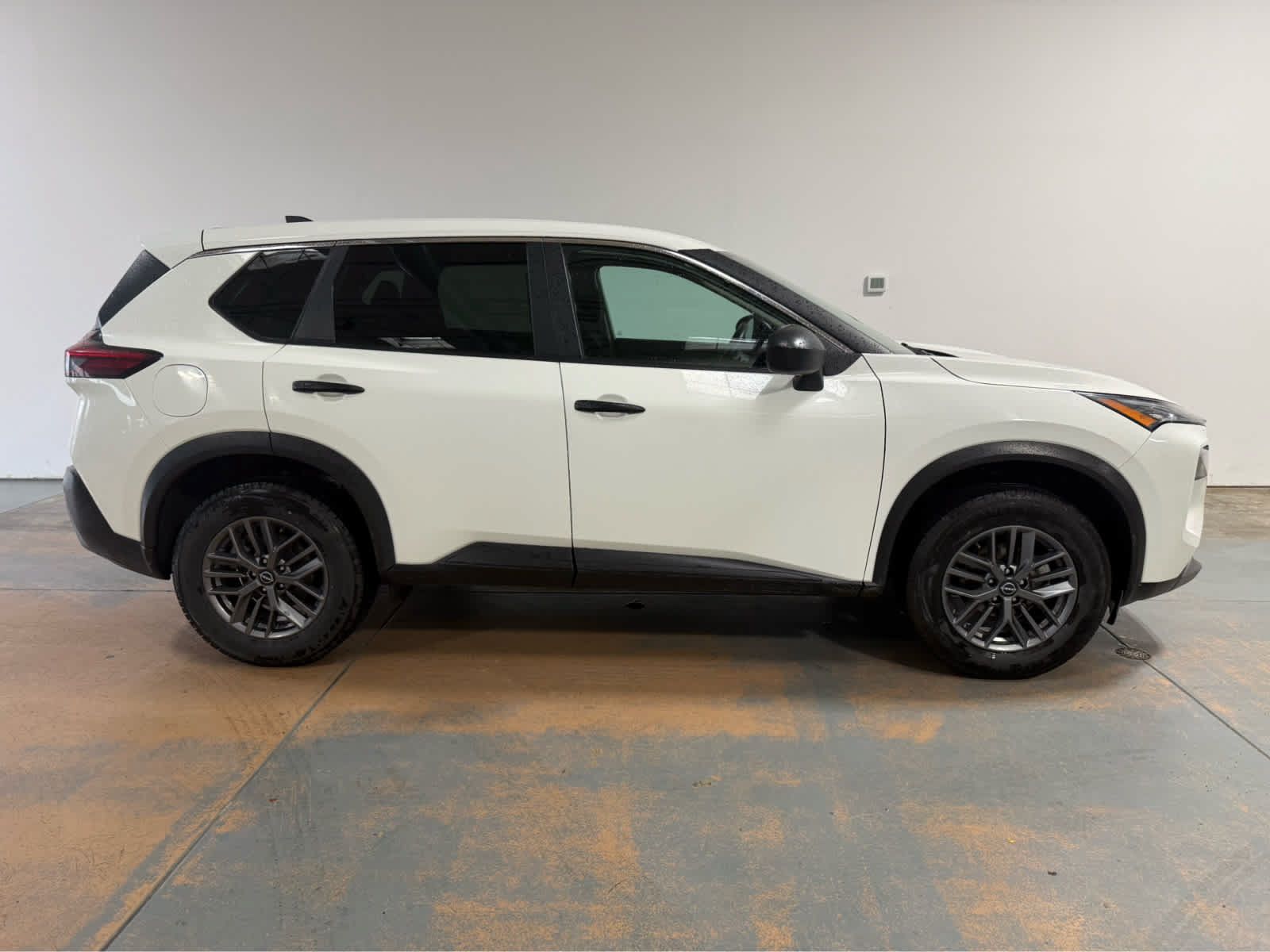 Used 2023 Nissan Rogue S AWD/4WD image 6