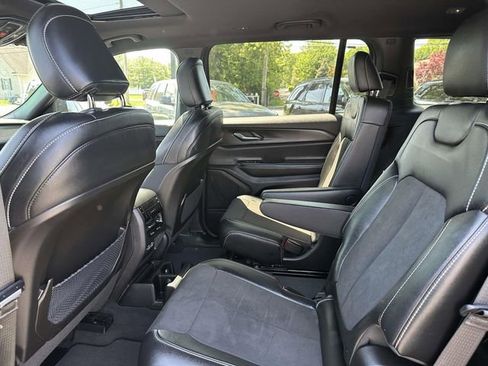 Used 2023 Jeep Grand Cherokee L Laredo AWD/4WD image 7