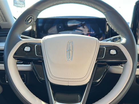 Used 2025 Lincoln Aviator 2WD image 29