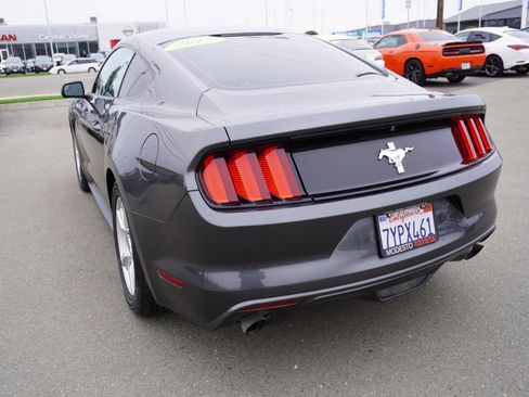 Used 2017 Ford Mustang Coupe image 8